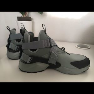 👟Nike Air Huarache City Utility W9/M7.5👟